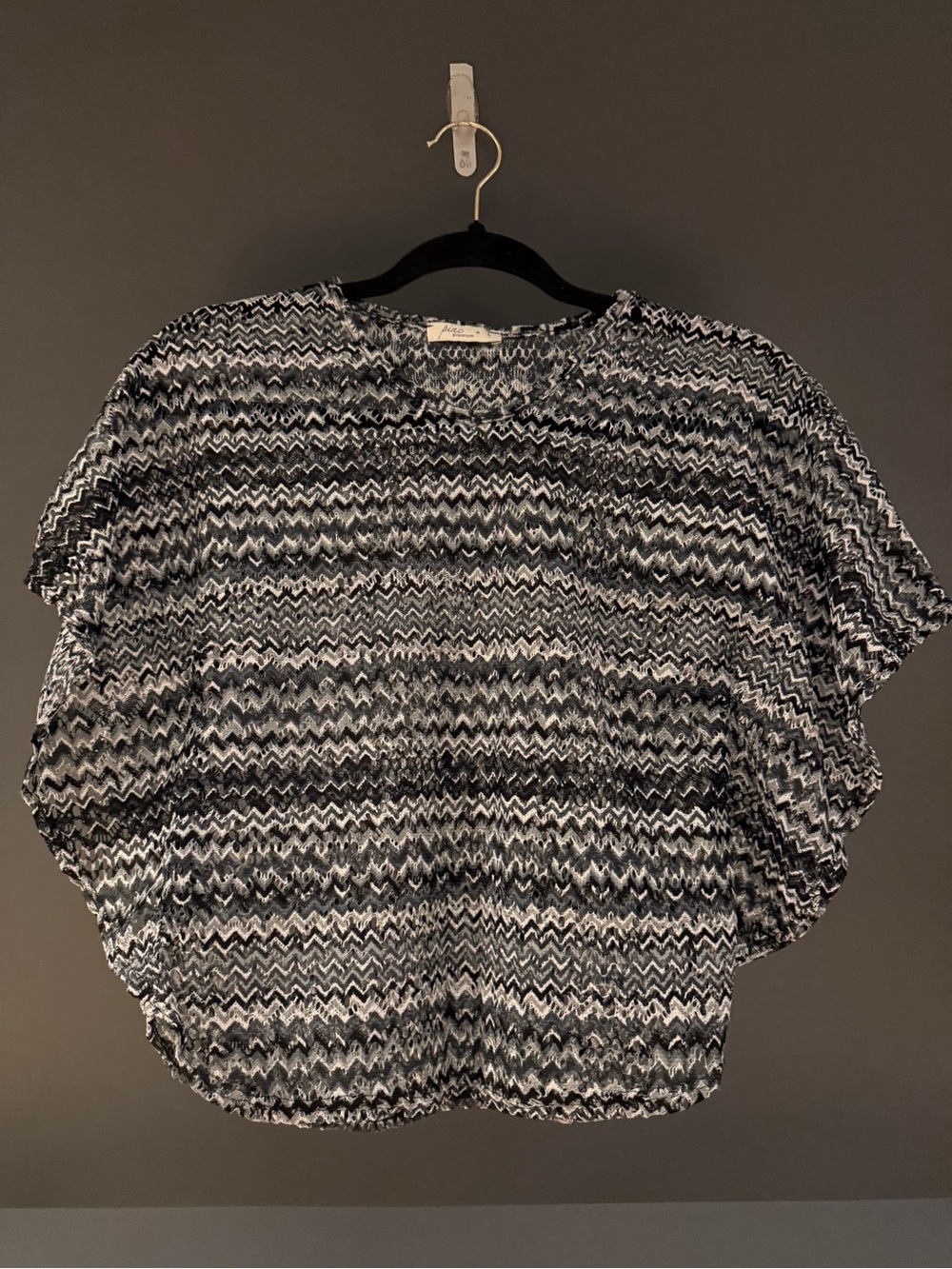 Pinc Black and White Zigzag Crop Top